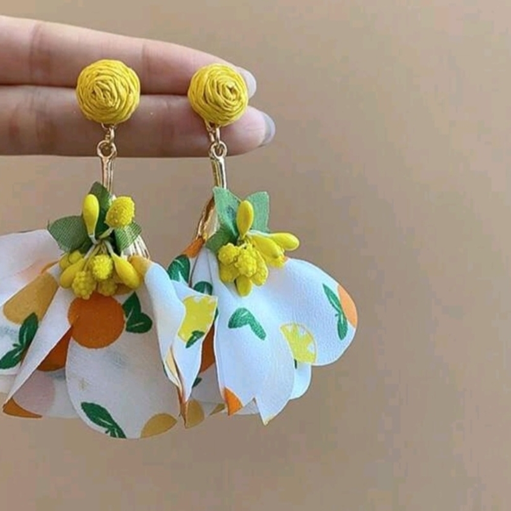 Unique Stunning Floral Petal Dangle Drop Earrings New!